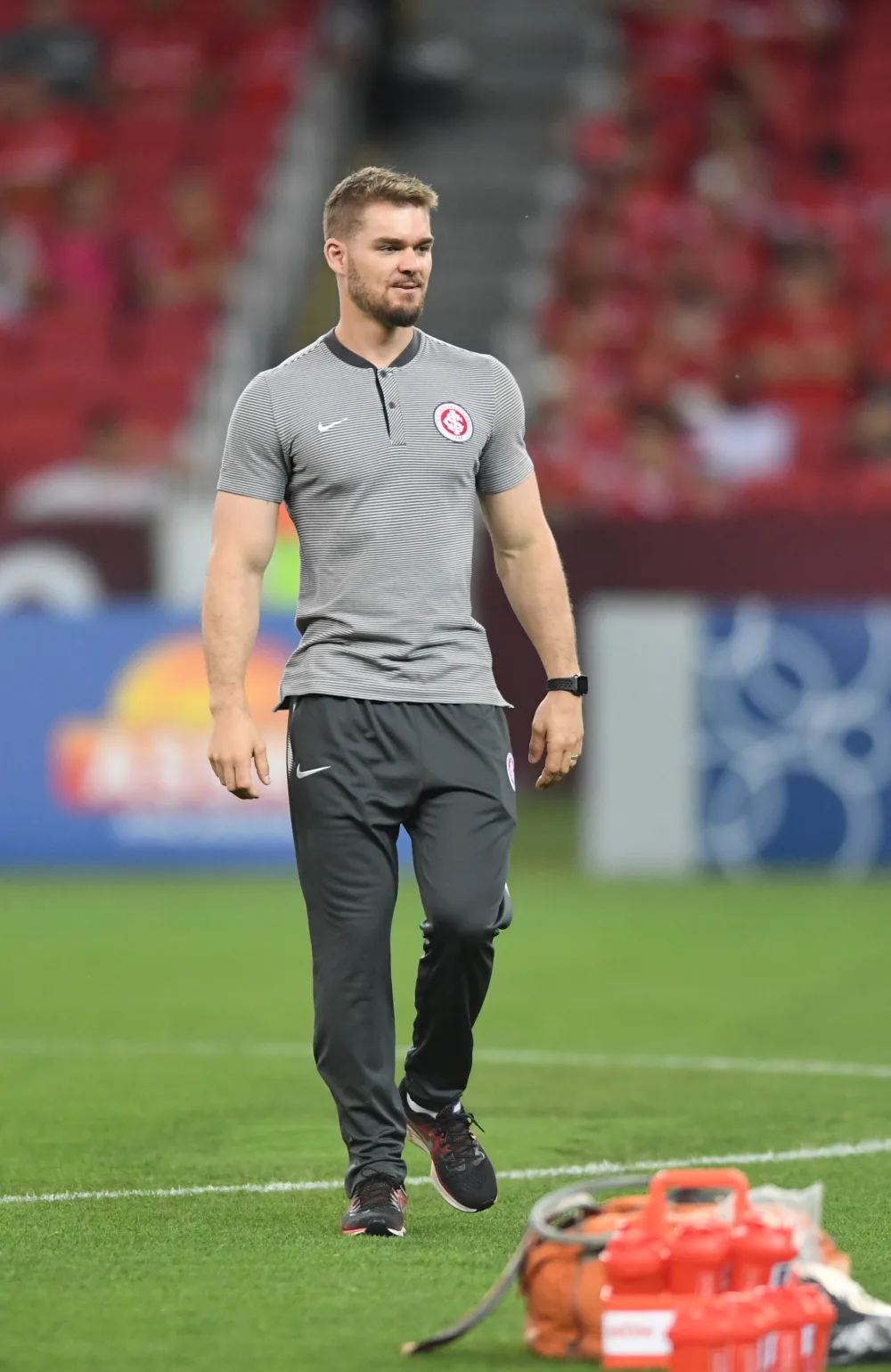 Rafael Barleze em campo com uniforme do SC Internacional